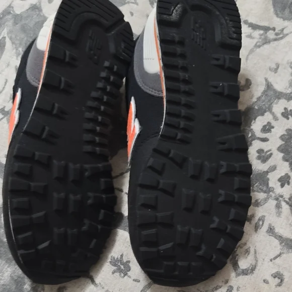 New Balance Black and White Sneakers Classic Design - Picture 4 of 7